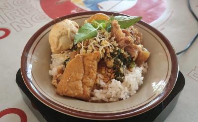 Nasi Tumpeng Lethok